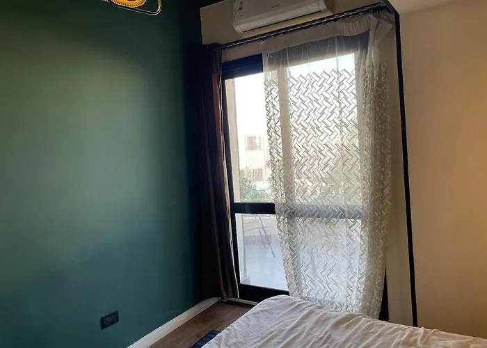 A Modern Cozy 2 Bedroom *