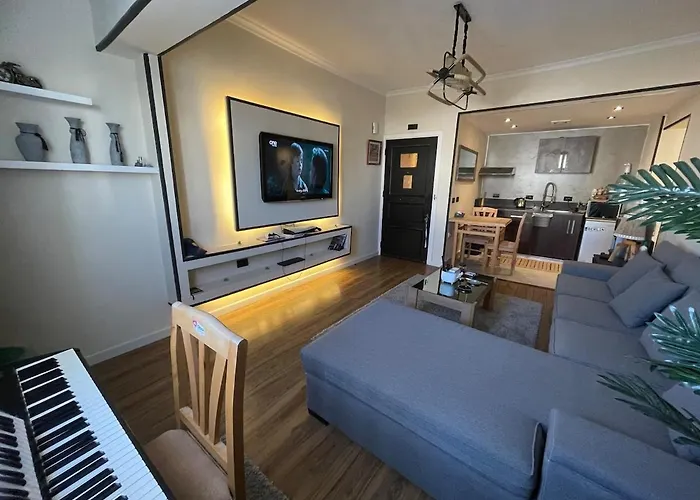 A Modern Cozy 2 Bedroom